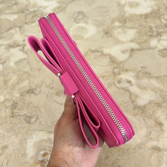 Betsey Johnson Fuchsia Big Bow Large Zip Around Wallet Wristlet - Picture 8 of 13